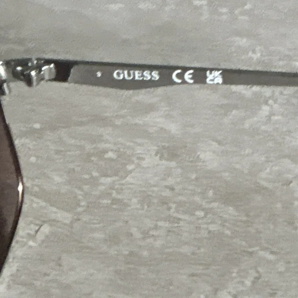 Guess lens has